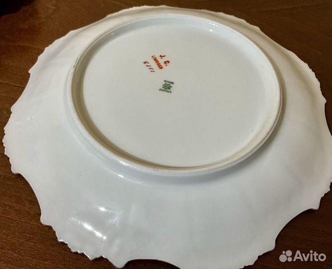 Фарфоровая тарелка «Хризантемы ». Limoges