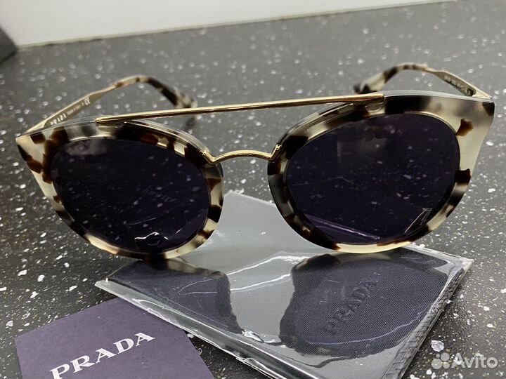 Очки солнечные Prada