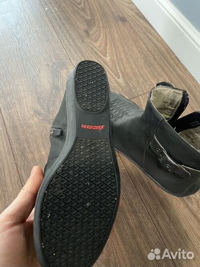 Женские мото ботинки Icon