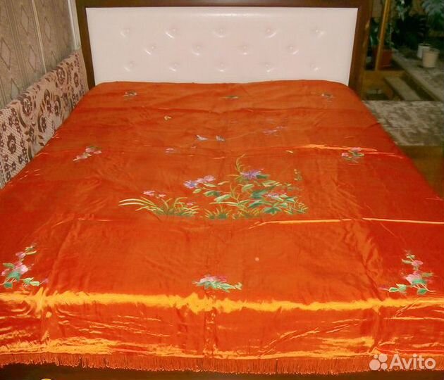 Покрывало с вышивкой пр-во Вьетнам новое, винтаж