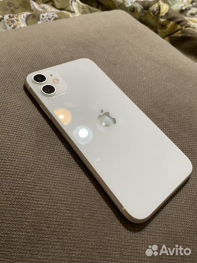 Телефон iPhone 11