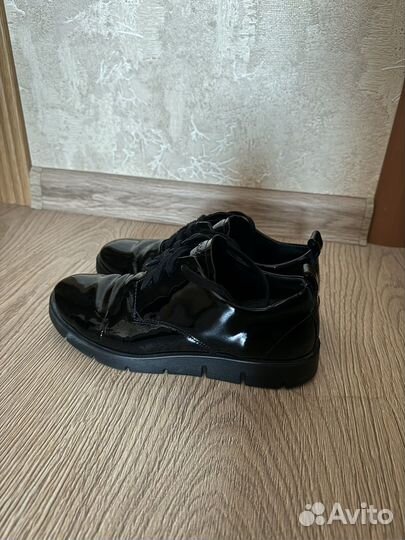 Ботинки черные лакированные ecco