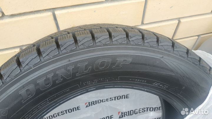 Dunlop Winter Maxx SJ8 225/60 R18 100Q