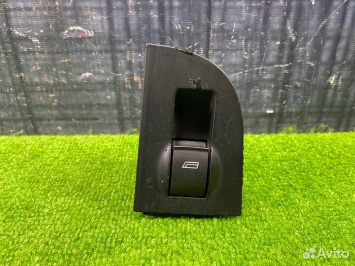 Кнопка стеклоподъемника левая Audi A6 C5 ASN 2002