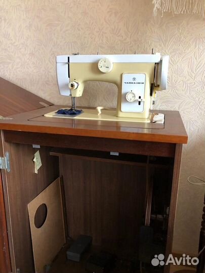 Швейная машина Чайка