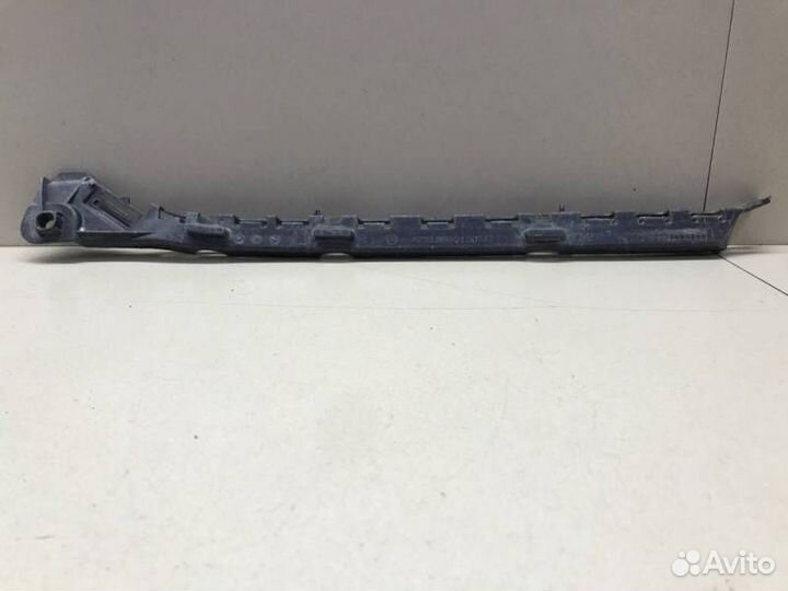 Направляющая заднего бампера левая Mercedes-Benz E