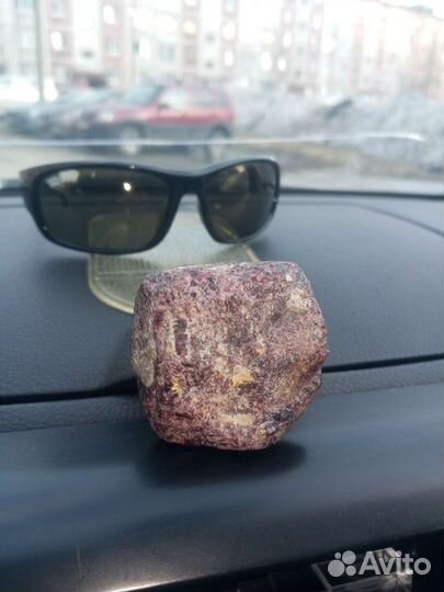 Альмандин (гранат)