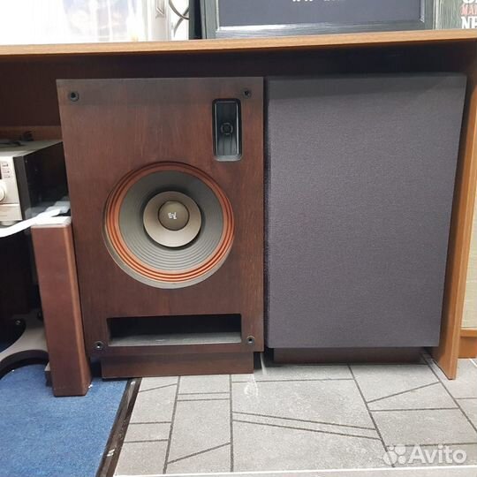 Ас- Electro-Voice ; пред-усилитель- SAE 2100L