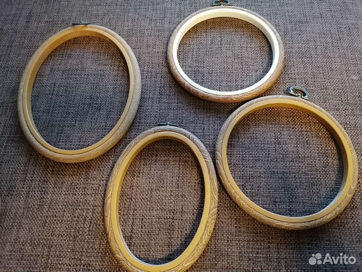 Готовая вышивка крестом, рамки-пяльцы под дерево