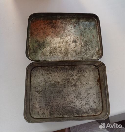 Жестяная шкатулка