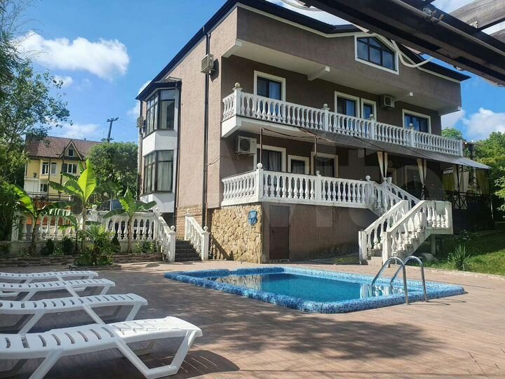 Дом 608 м² на участке 9 сот.