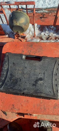 Набор инструментов для авто в чемодане