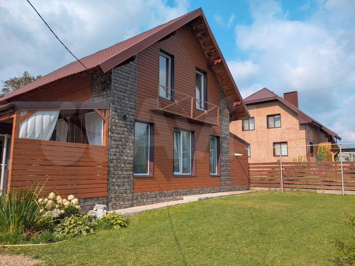 Коттедж 180 м² на участке 8 сот.