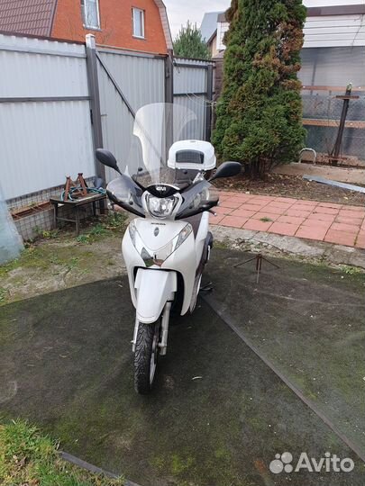 Максискутер Honda sh 125