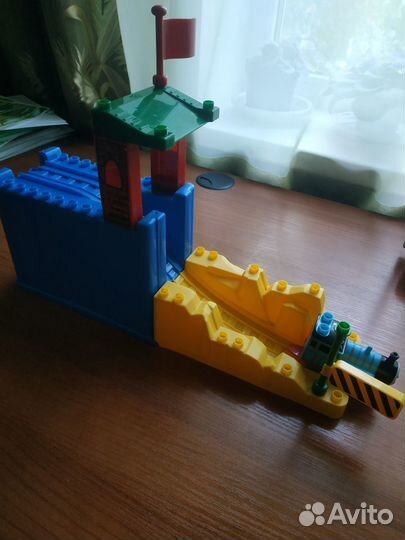 Томас и его друзья два пластмассовых контейнера