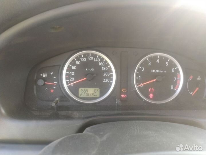 Nissan Almera 1.5 МТ, 2004, 212 000 км