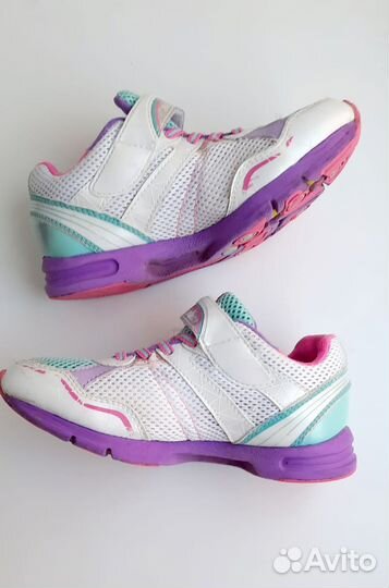 Фирменные кроссовки