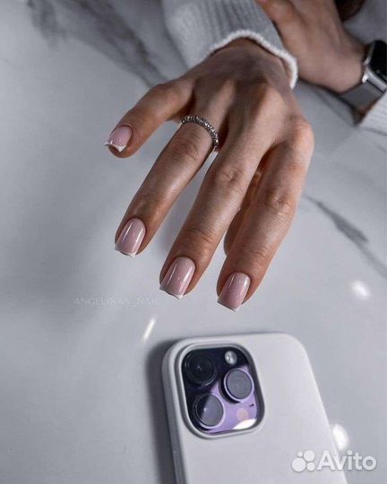 Модель на маникюр