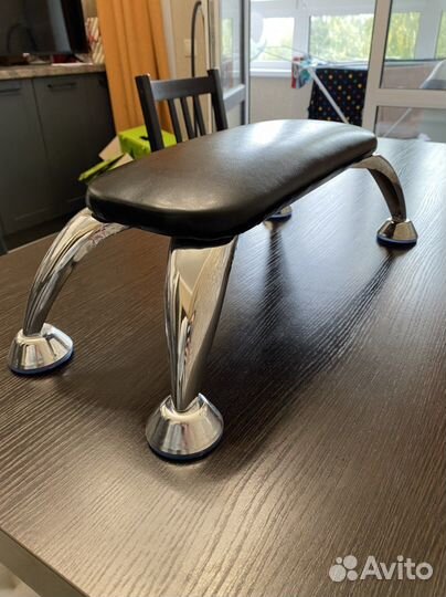 Подставка для маникюра с металлическими ножками