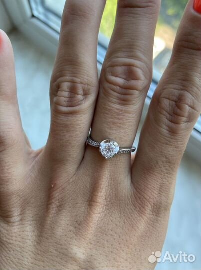 Серебренное кольцо с фианитом