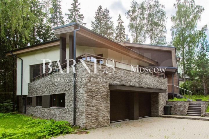 Дом 750 м² на участке 36 сот.