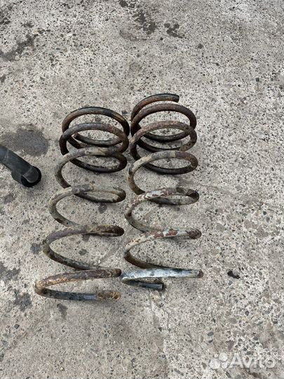 Пружина подвески Mitsubishi Delica Space Gear PF8W