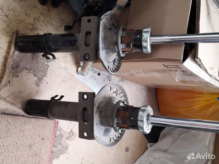 Передние амортизаторы