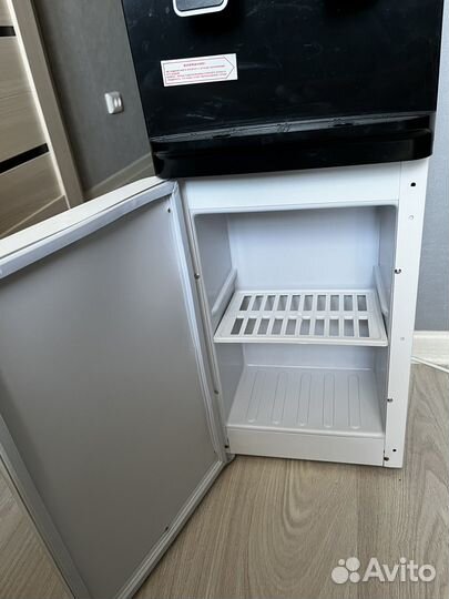 Кулер для воды с холодильником