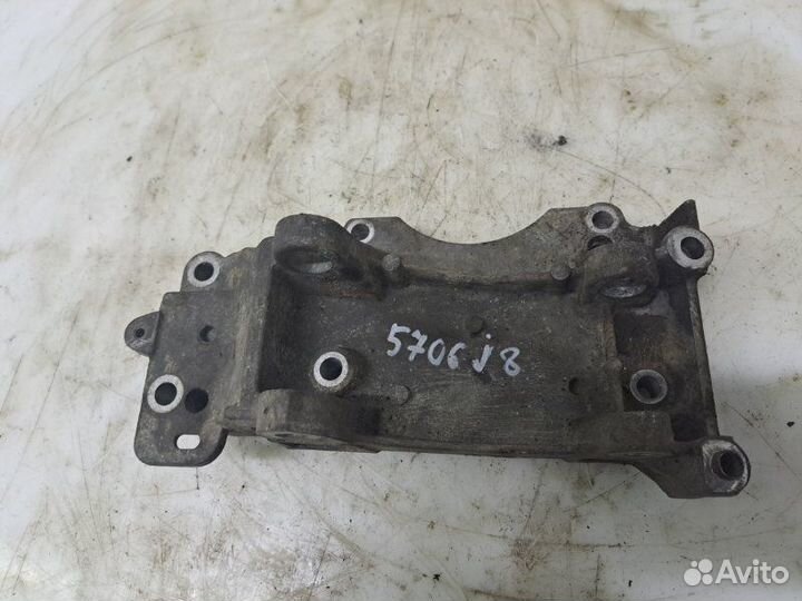 Кронштейн генератора