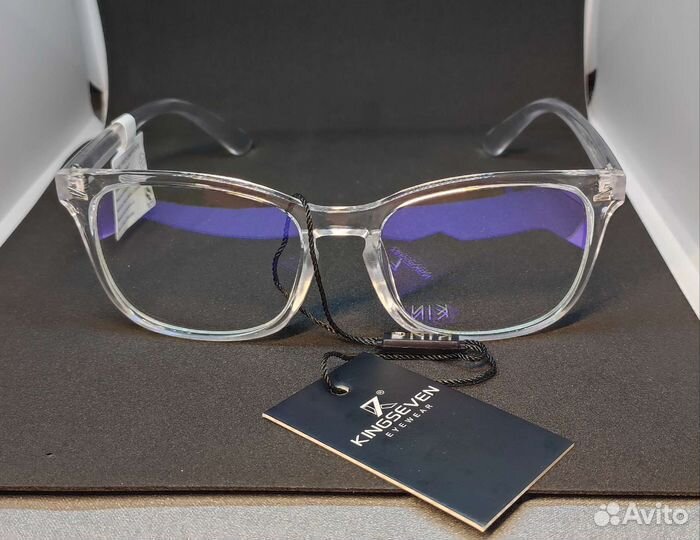 Очки. Прозрачная оправа