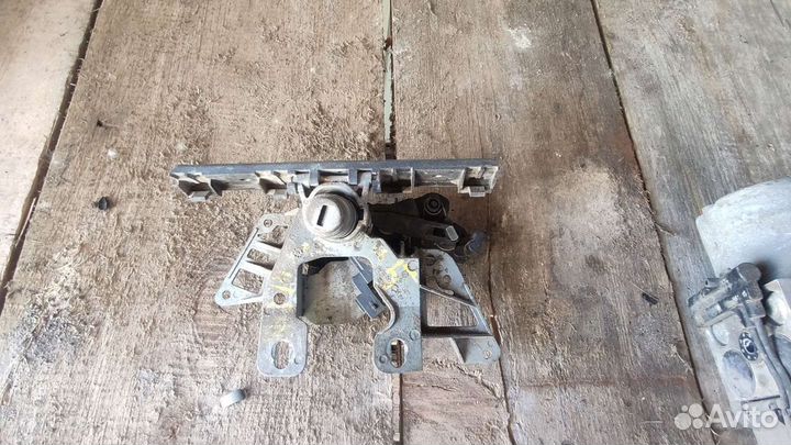 Замок багажника Volkswagen Passat B5