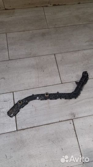 Кронштейн заднего бампера задний левый Toyota Land