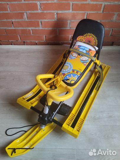 Детский снегокат со спинкой