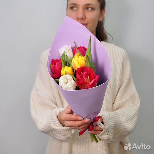 Букет из 7 тюльпанов в упаковке. Корпоративные под