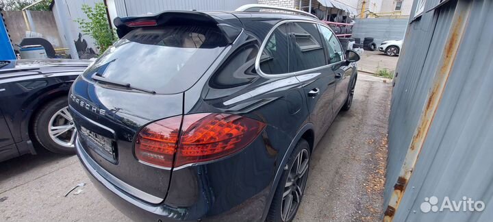 Стекло крышки багажника Porsche Cayenne 958