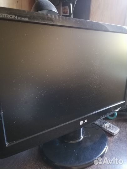 Монитор LG 19