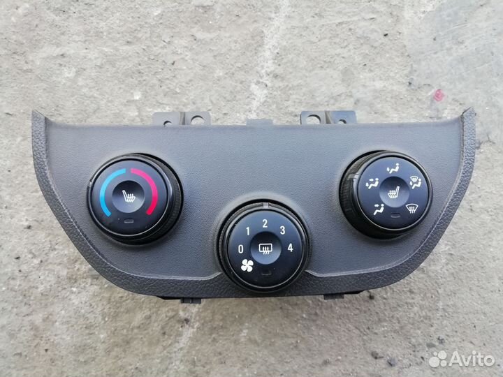 Блок управления отопителем Шевроле Кобальт