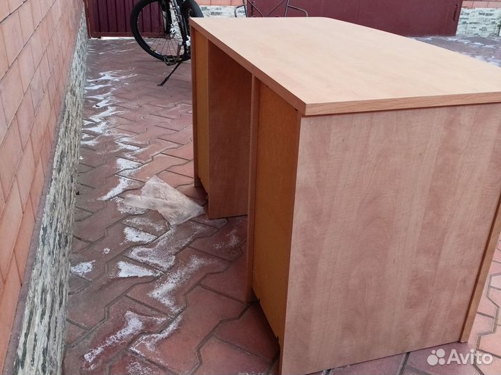 Детский письменный стол