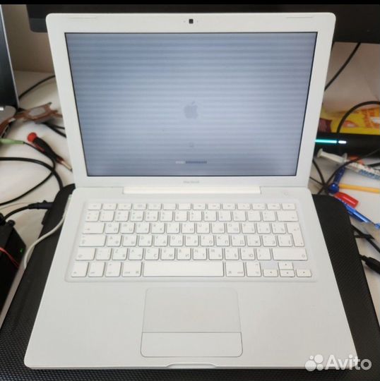 Белый Apple MacBook А1181