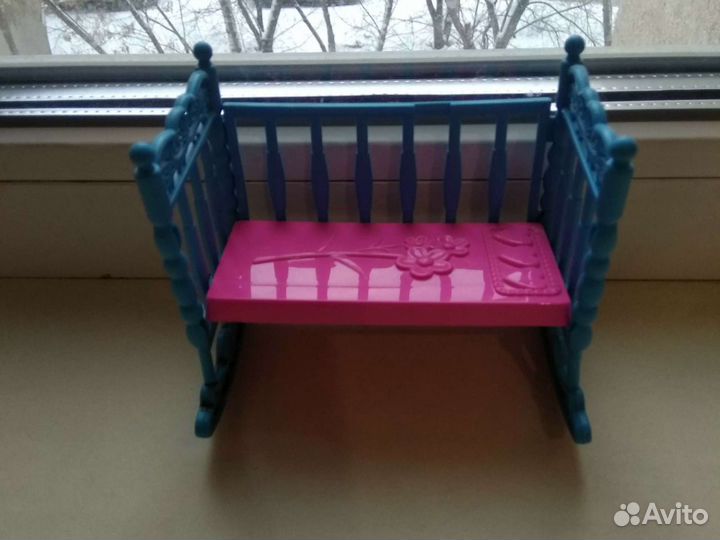 Кроватка, качели и качалка для кукол-малышек