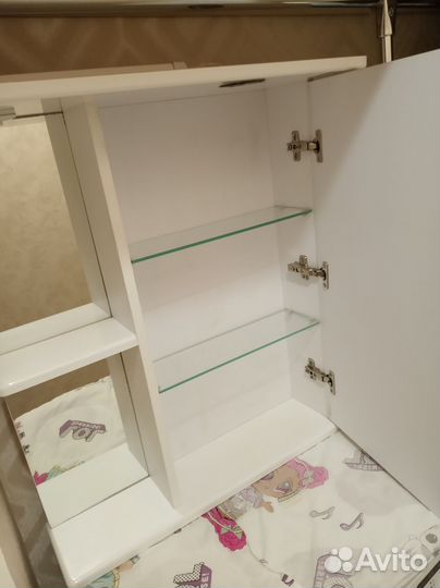 Шкаф с зеркалом в ванную