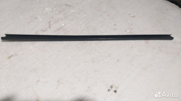 Уплотнитель стекла задней пр. дв(внутренняя часть)