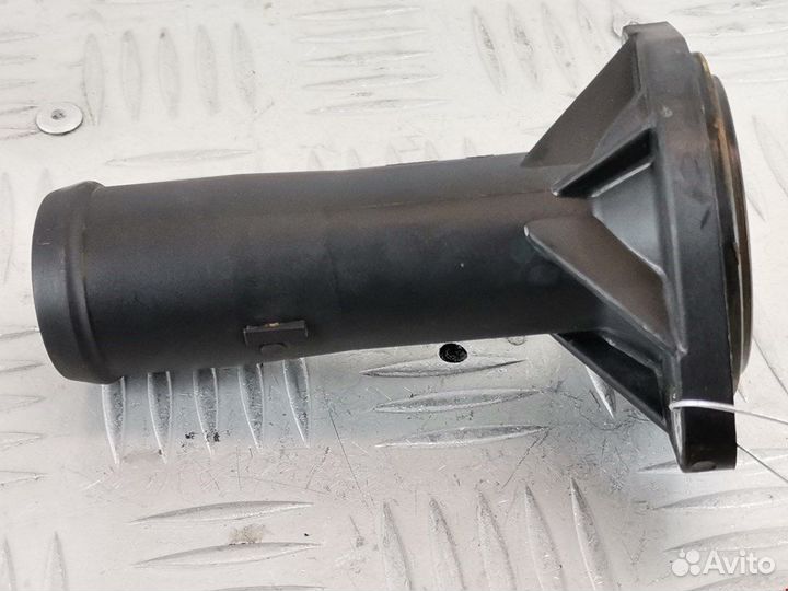 Корпус термостата для Skoda Octavia 1U 038121121