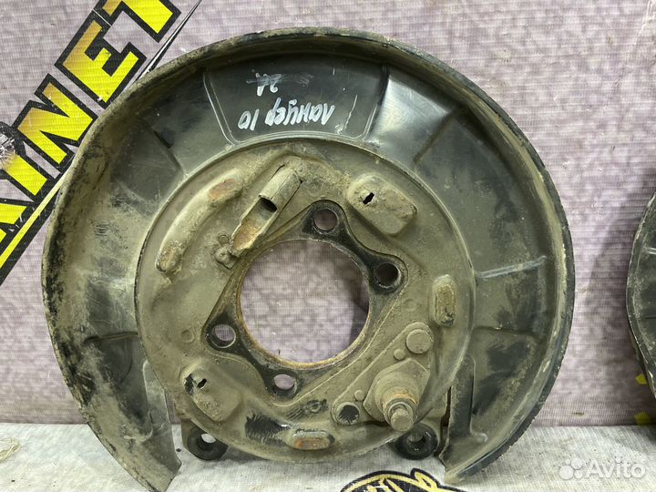 Щиток Кожух стояночного тормоза Лансер 10 2WD