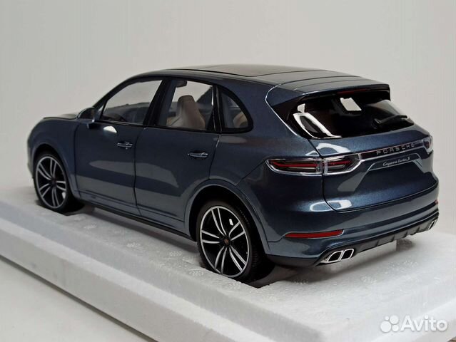 Porsche Cayenne Turbo S 2017 Minichamps 1:18