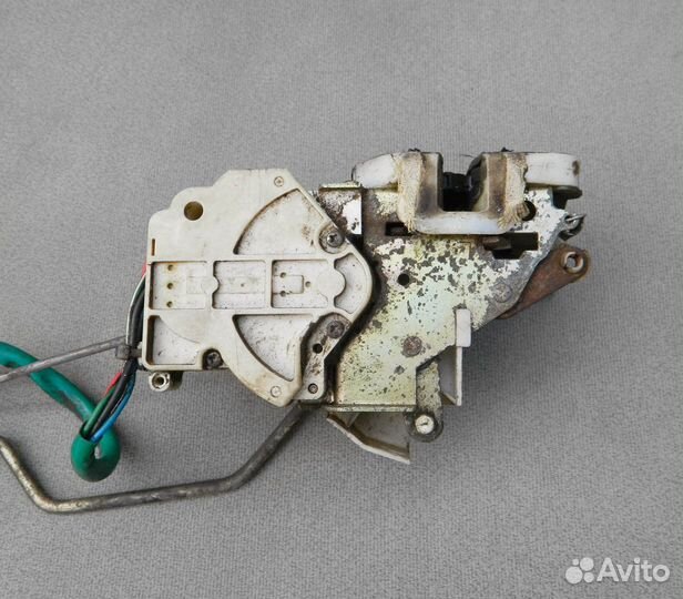 Замок двери задний левый Mazda 626 GE 2.0