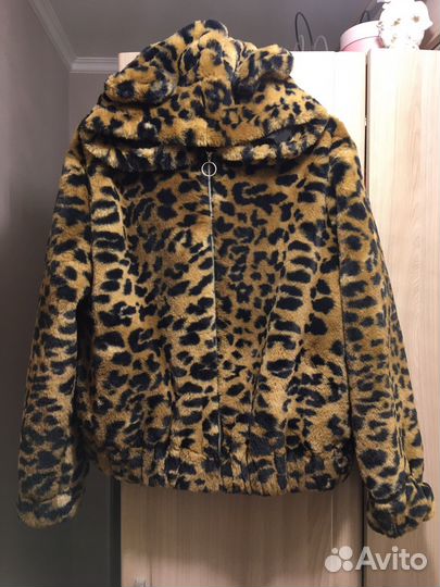 Искусственная шуба короткая с капюшоном