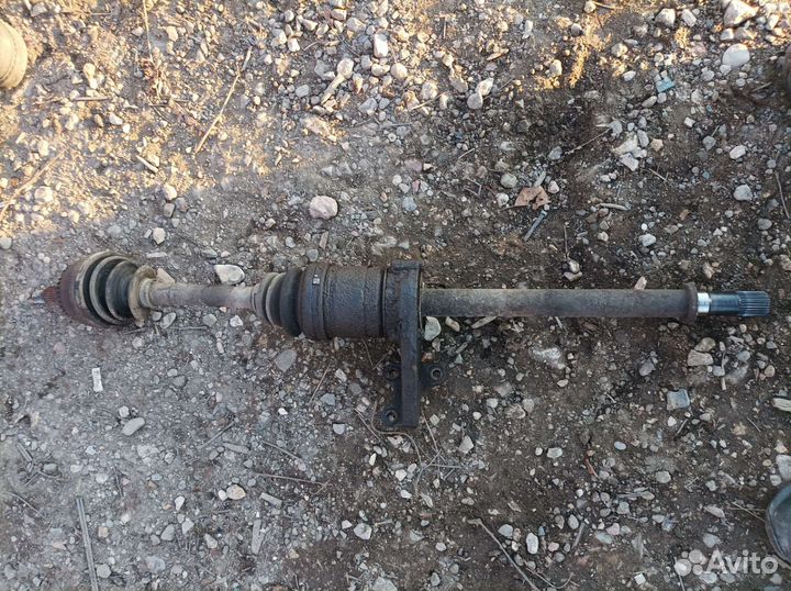 Привод передний правый Nissan Maxima A33 2.0