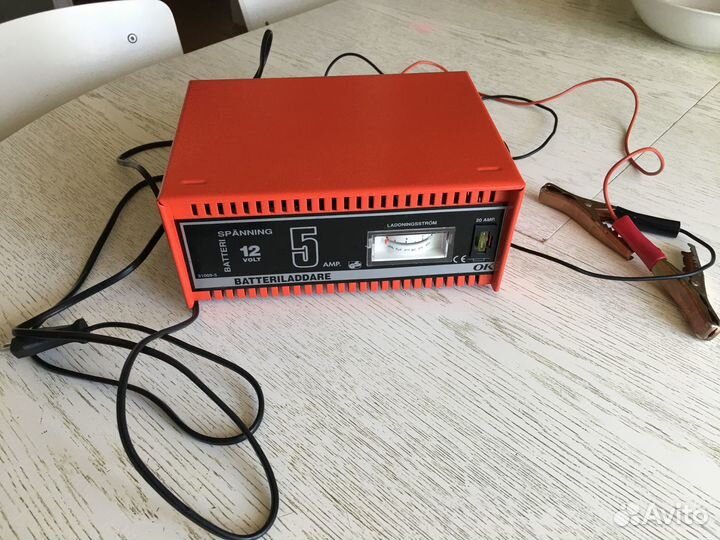 Автомобильное зарядное устройство