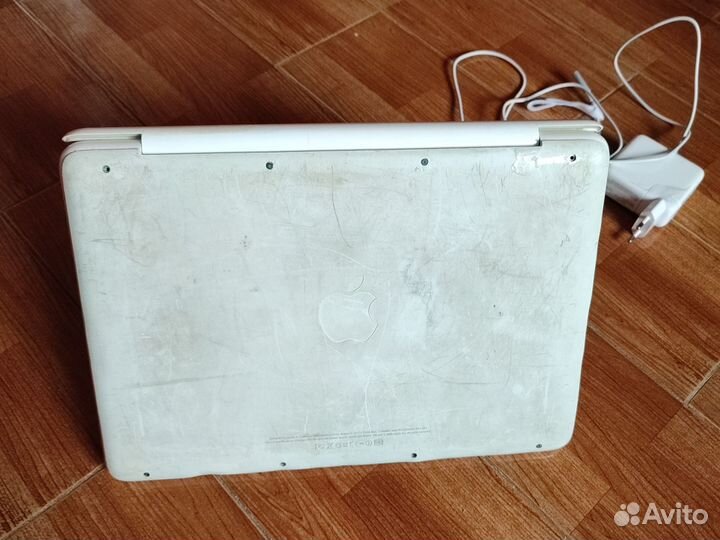Apple MacBook A1342